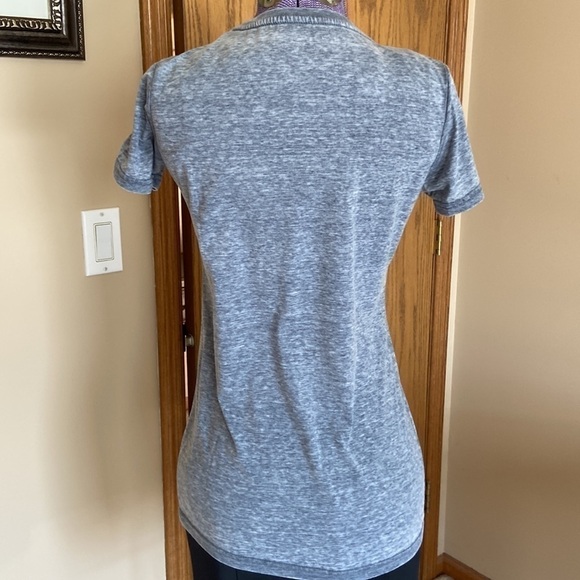 Hard Rock Hotel Chicago Gray and Purple Graphic T-Shirt Size Juniors Large - Picture 5 of 8